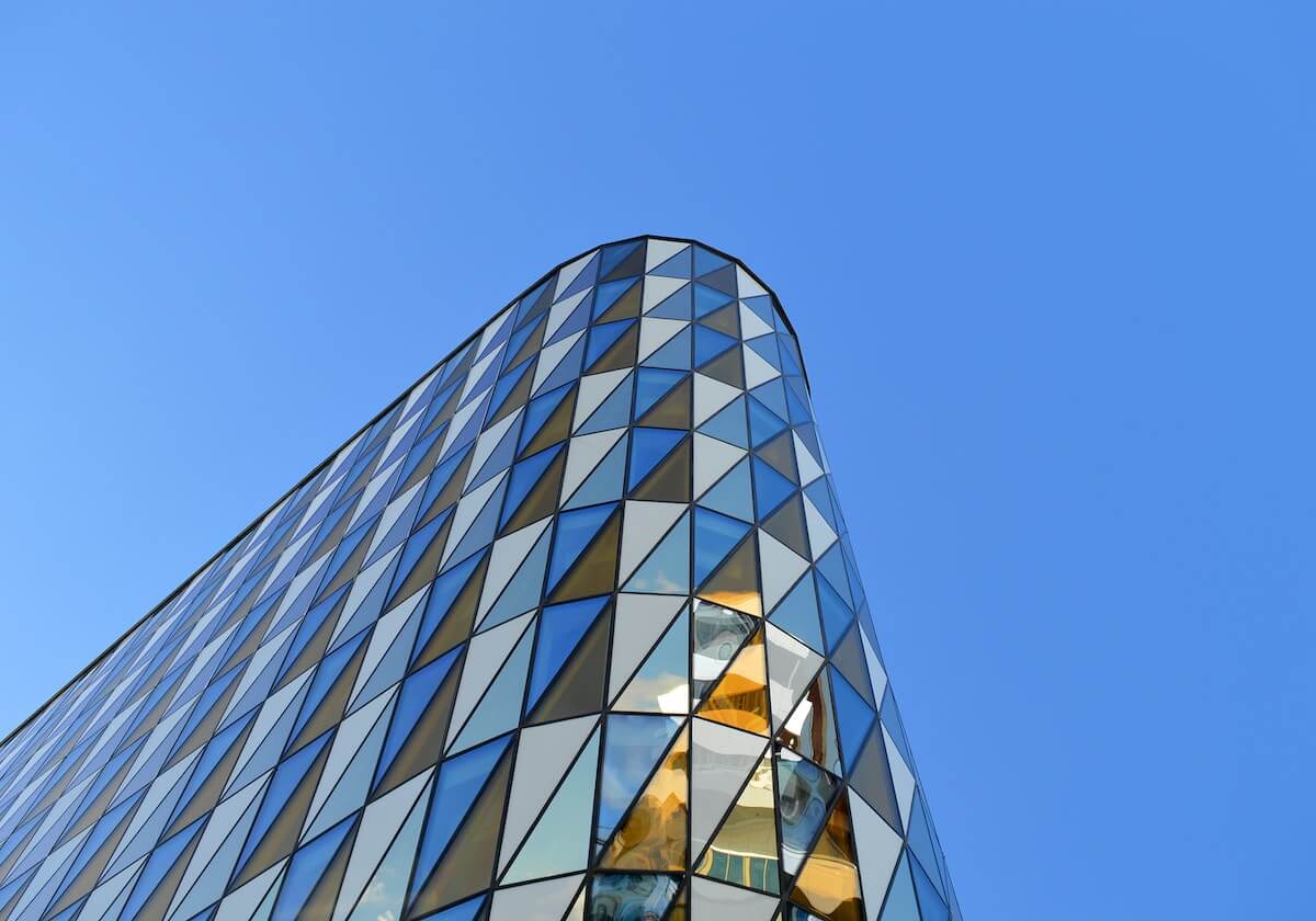 意甲媒体透露：米兰管理层和主教练闹分歧，管理层看好伊泽斯，而阿莱格里看好蒂亚戈·席尔瓦