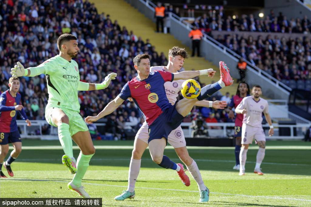 巴萨对阵法兰克福:弗利克揭晓9号位的谜底